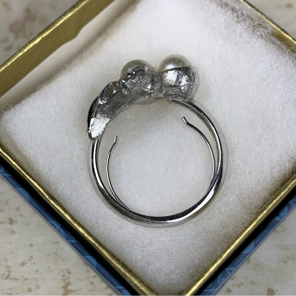 Vintage 70s Avon Evening Splendor Silver Ring Faux Pearl Rhinestone Adjustable - Picture 3 of 8
